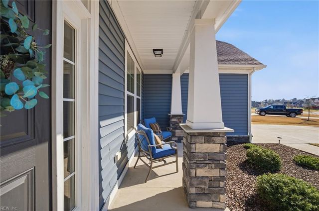 136 Gables PL, Moyock, NC 27958