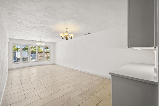 713 W Pine Street, Exeter, CA 93221