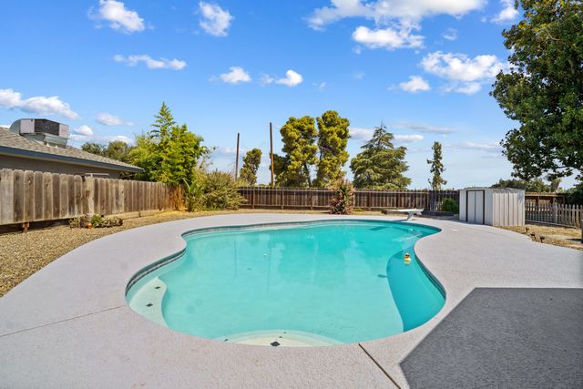 713 W Pine Street, Exeter, CA 93221