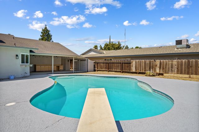 713 W Pine Street, Exeter, CA 93221
