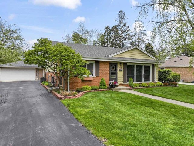 3N303 N Emroy Avenue, Elmhurst, IL 60126