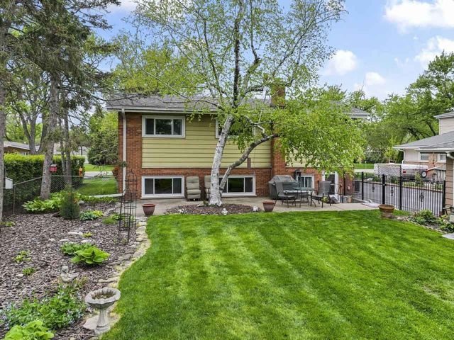 3N303 N Emroy Avenue, Elmhurst, IL 60126