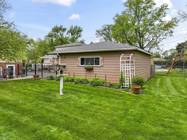 3N303 N Emroy Avenue, Elmhurst, IL 60126