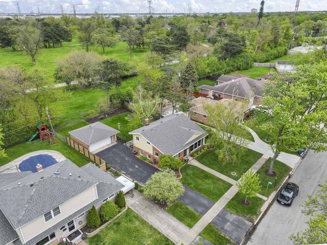 3N303 N Emroy Avenue, Elmhurst, IL 60126