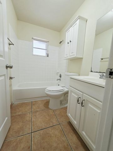 5447 Twin Oakes Road, Greenacres, FL 33463