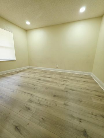 5447 Twin Oakes Road, Greenacres, FL 33463