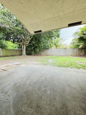5447 Twin Oakes Road, Greenacres, FL 33463