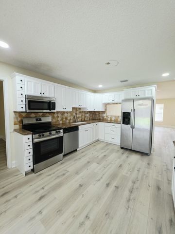 5447 Twin Oakes Road, Greenacres, FL 33463