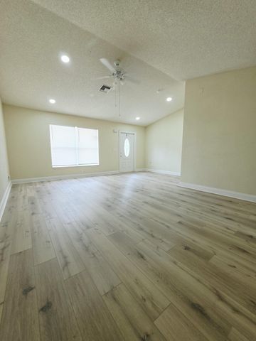 5447 Twin Oakes Road, Greenacres, FL 33463
