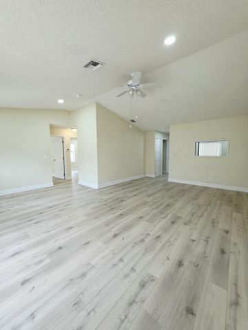 5447 Twin Oakes Road, Greenacres, FL 33463