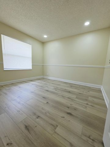 5447 Twin Oakes Road, Greenacres, FL 33463