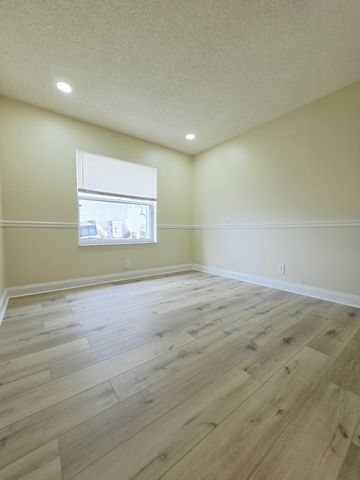 5447 Twin Oakes Road, Greenacres, FL 33463