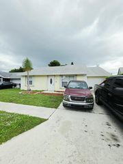 5447 Twin Oakes Road, Greenacres, FL 33463