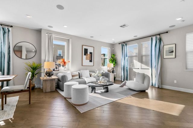 1038 Giacomo Ln, San Jose, CA 95131