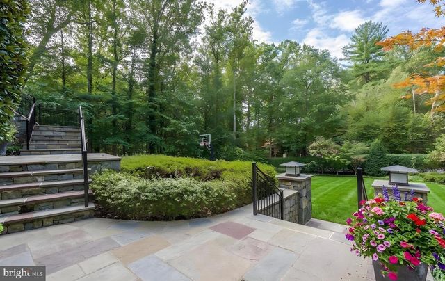 8819 CHALON DR, Bethesda, MD 20817