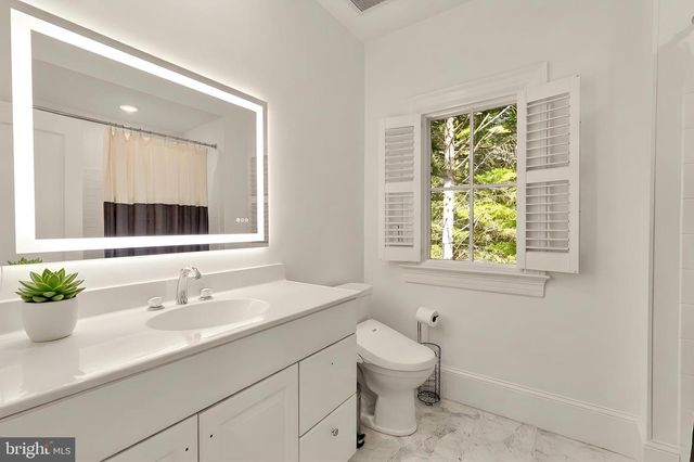 8819 CHALON DR, Bethesda, MD 20817