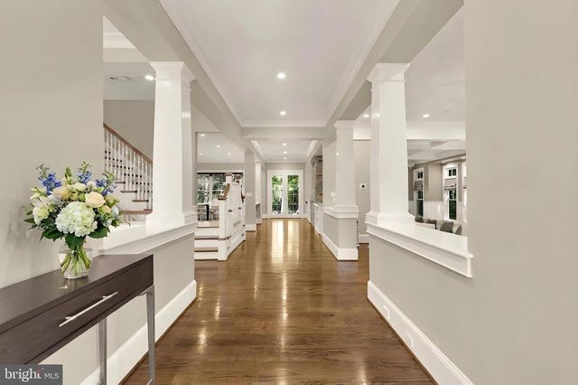 8819 CHALON DR, Bethesda, MD 20817