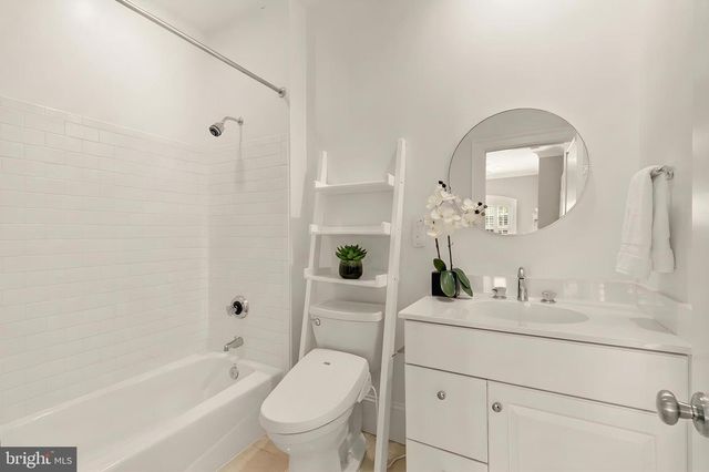 8819 CHALON DR, Bethesda, MD 20817