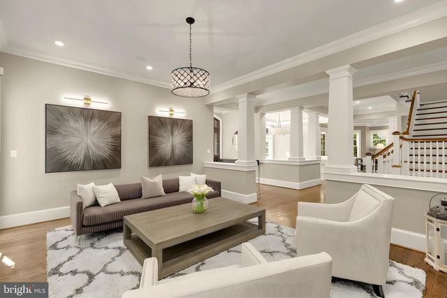 8819 CHALON DR, Bethesda, MD 20817