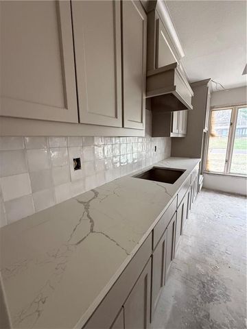 6914 W 66th Terrace, Overland Park, KS 66202