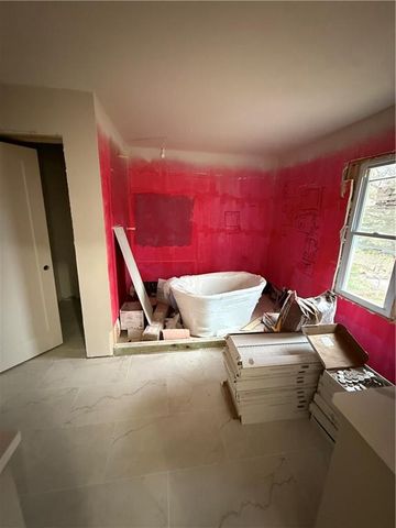 6914 W 66th Terrace, Overland Park, KS 66202