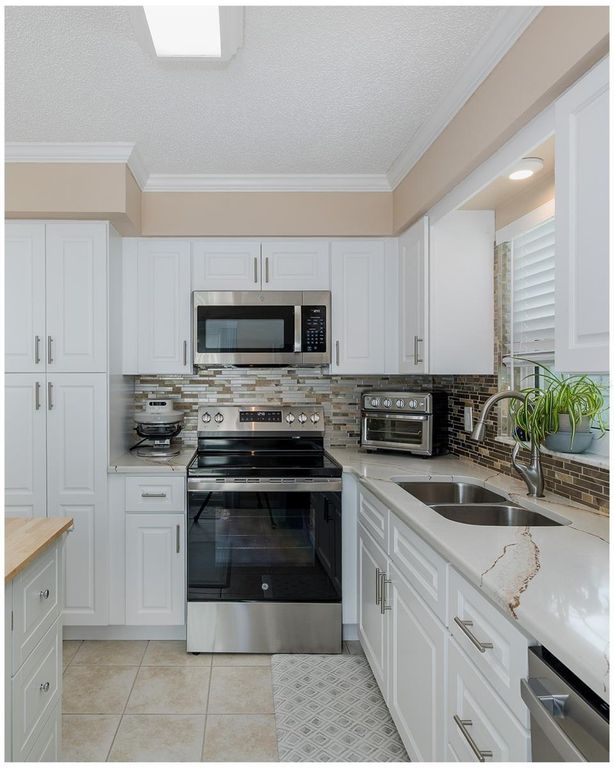 Image 14 of property listing at 6221 WILDS DRIVE, New Port Richey, FL 34653