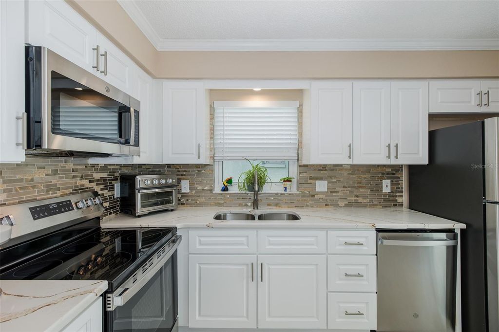 Image 15 of property listing at 6221 WILDS DRIVE, New Port Richey, FL 34653