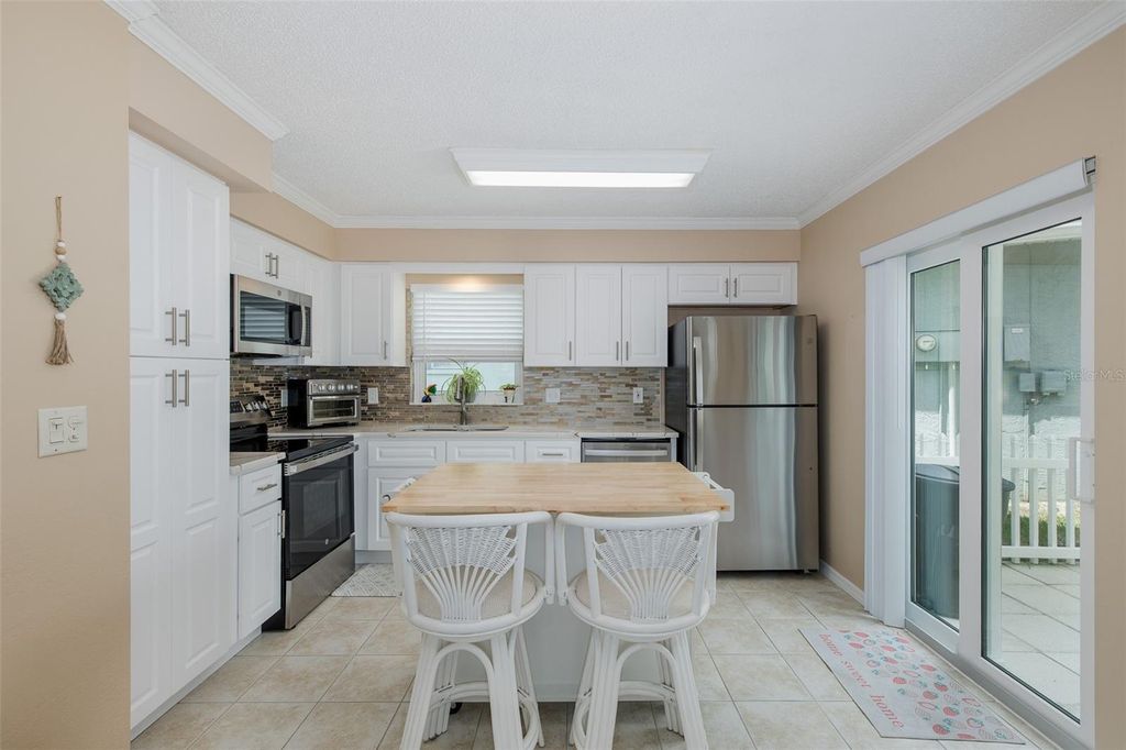 Image 10 of property listing at 6221 WILDS DRIVE, New Port Richey, FL 34653
