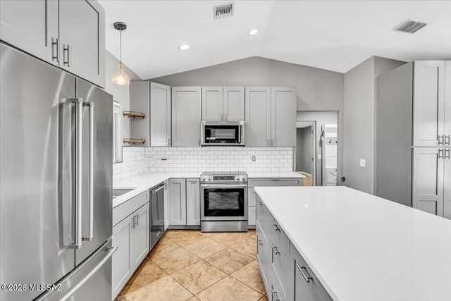 670 N Ivy, Vail, AZ 85641