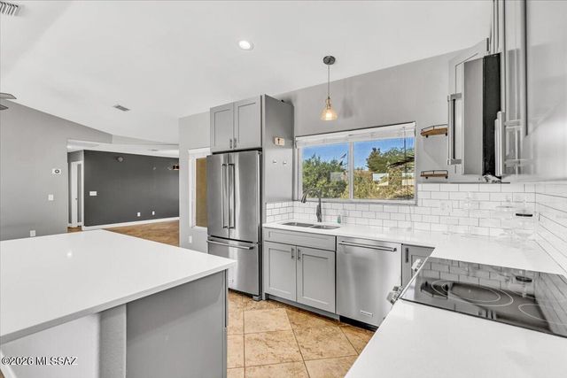 670 N Ivy, Vail, AZ 85641