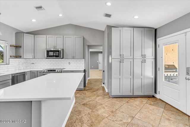 670 N Ivy, Vail, AZ 85641