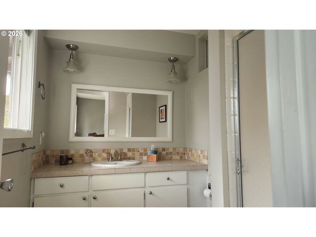 7520 Sw BELMONT Dr, Beaverton, OR 97008