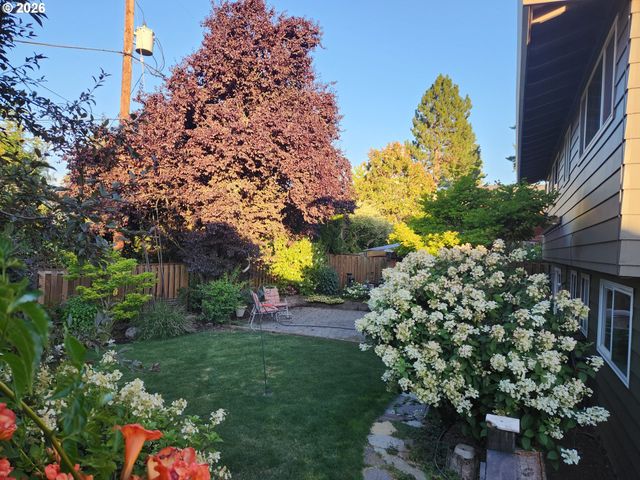 7520 Sw BELMONT Dr, Beaverton, OR 97008