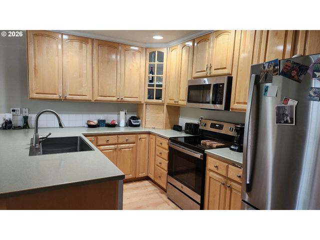 7520 Sw BELMONT Dr, Beaverton, OR 97008