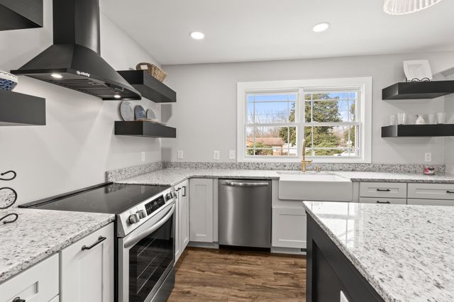 102 Dogwood Ln, Winchester, TN 37398