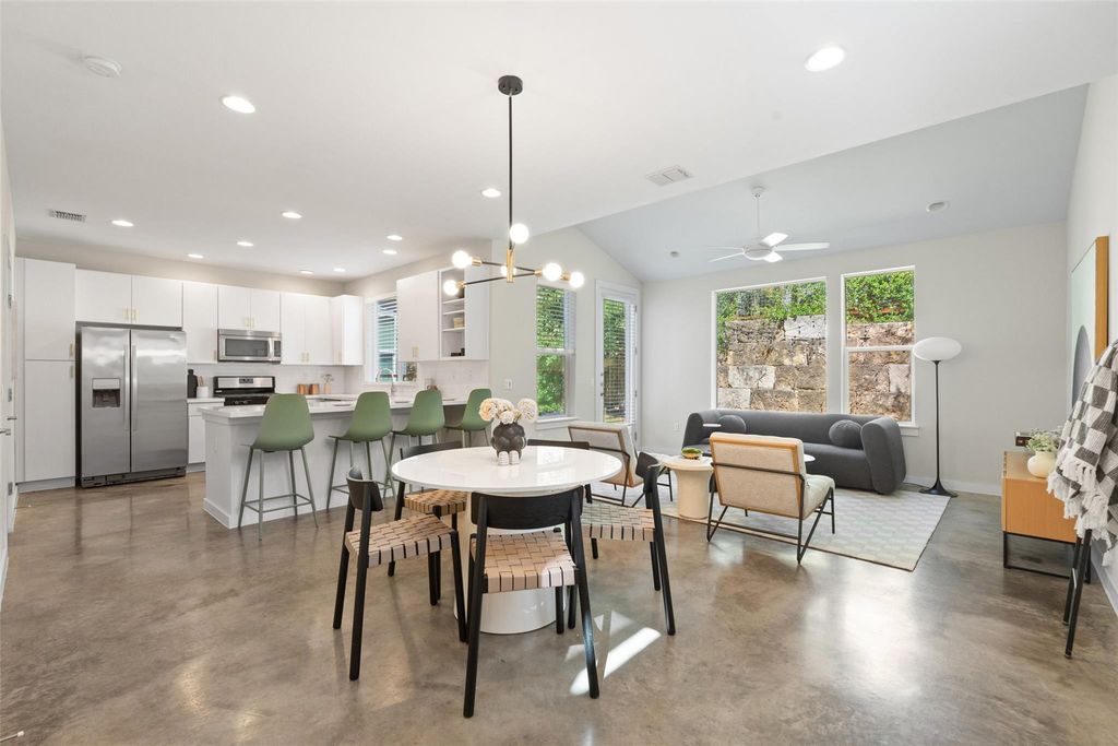 3001 Del Curto RD 11, Austin, TX 78704