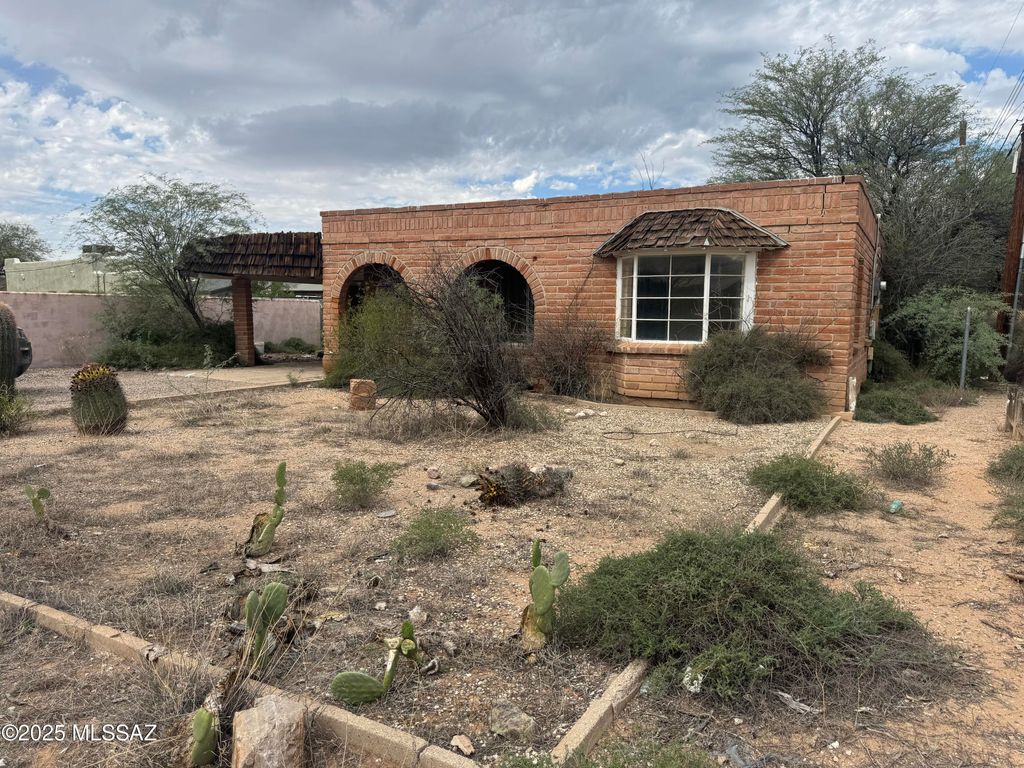4243 E Los Robles Street, Tucson, AZ 85712