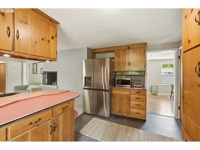 2530 SHARON Way, Eugene, OR 97401