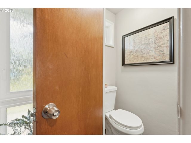 2530 SHARON Way, Eugene, OR 97401