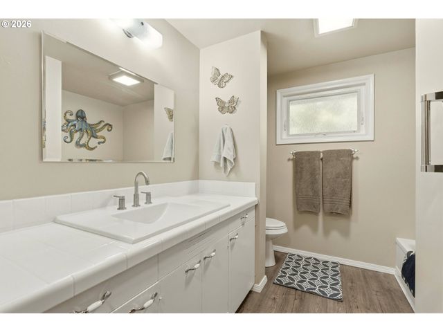 2530 SHARON Way, Eugene, OR 97401