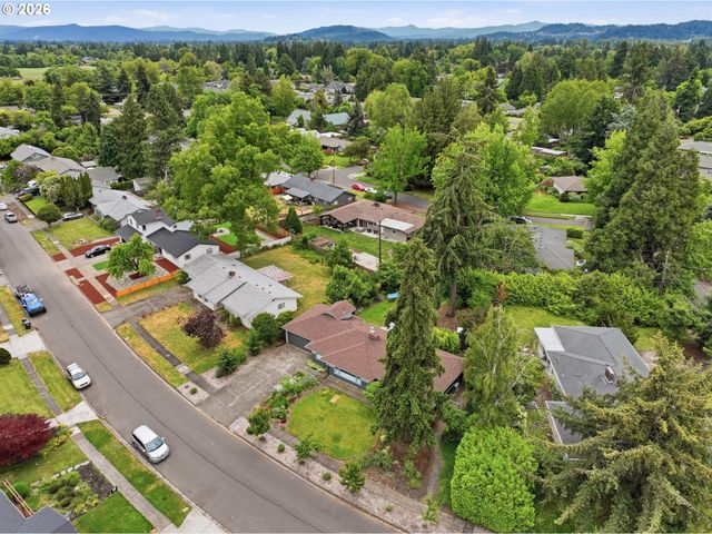2530 SHARON Way, Eugene, OR 97401