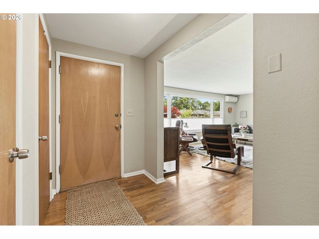 2530 SHARON Way, Eugene, OR 97401