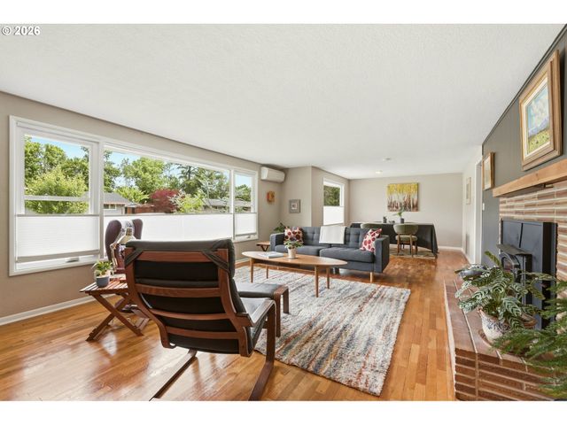 2530 SHARON Way, Eugene, OR 97401