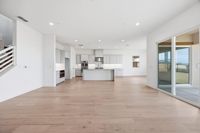 3085 Hinsdale Dr, Folsom, CA 95630