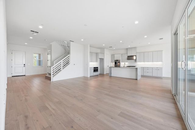 3085 Hinsdale Dr, Folsom, CA 95630