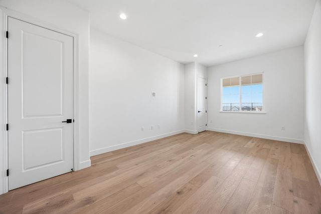 3085 Hinsdale Dr, Folsom, CA 95630