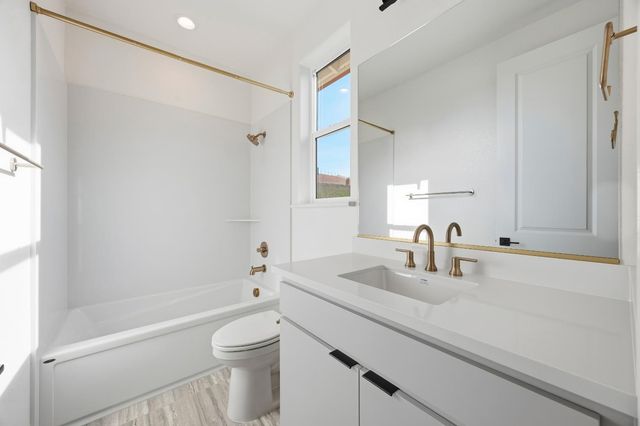 3085 Hinsdale Dr, Folsom, CA 95630