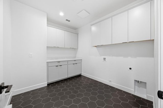 3085 Hinsdale Dr, Folsom, CA 95630