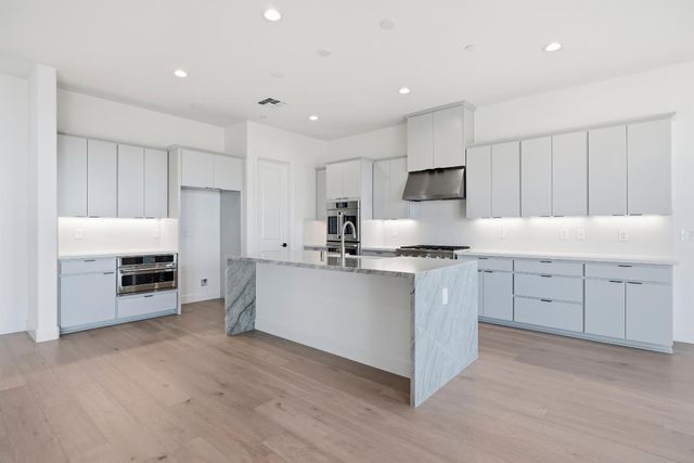 3085 Hinsdale Dr, Folsom, CA 95630