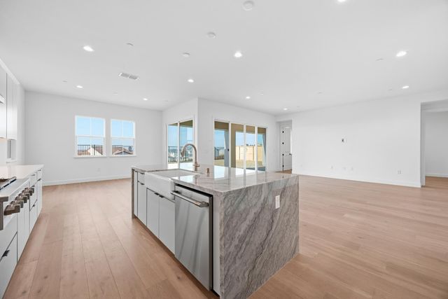 3085 Hinsdale Dr, Folsom, CA 95630